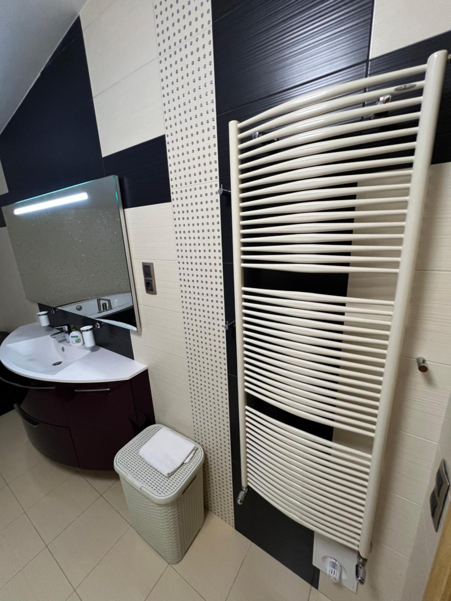 Apartment On Arkhipenka With Panorama View Lviv Exterior foto